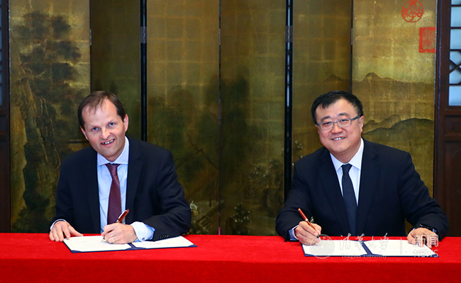 李乐成会见丹麦工业、商业和金融事务大臣莫滕・博斯科夫