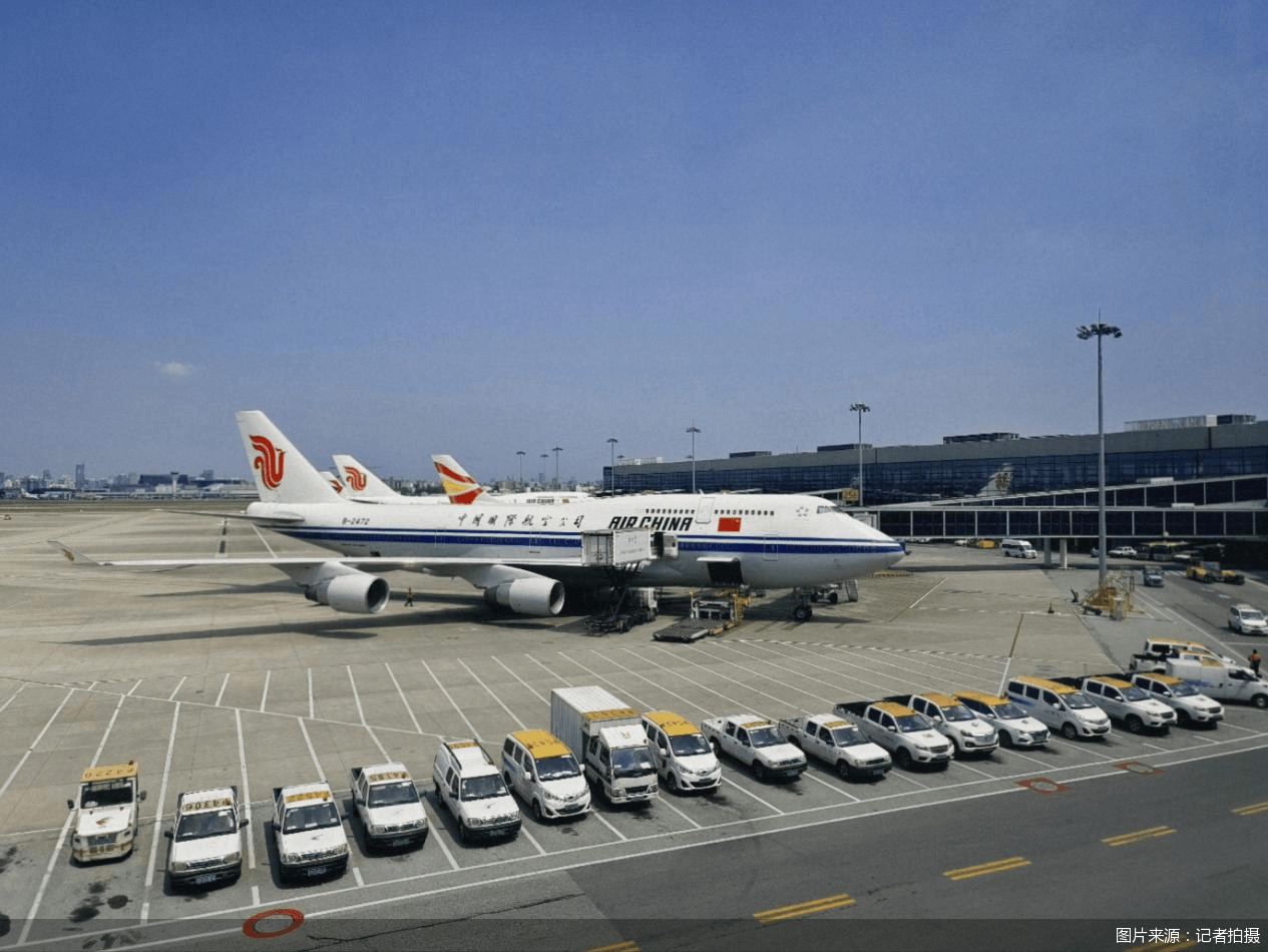 鞍钢股份：2025年预亏40.77亿元 同比减亏约42.75%