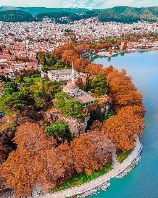 11月希腊失业率降至8.2%