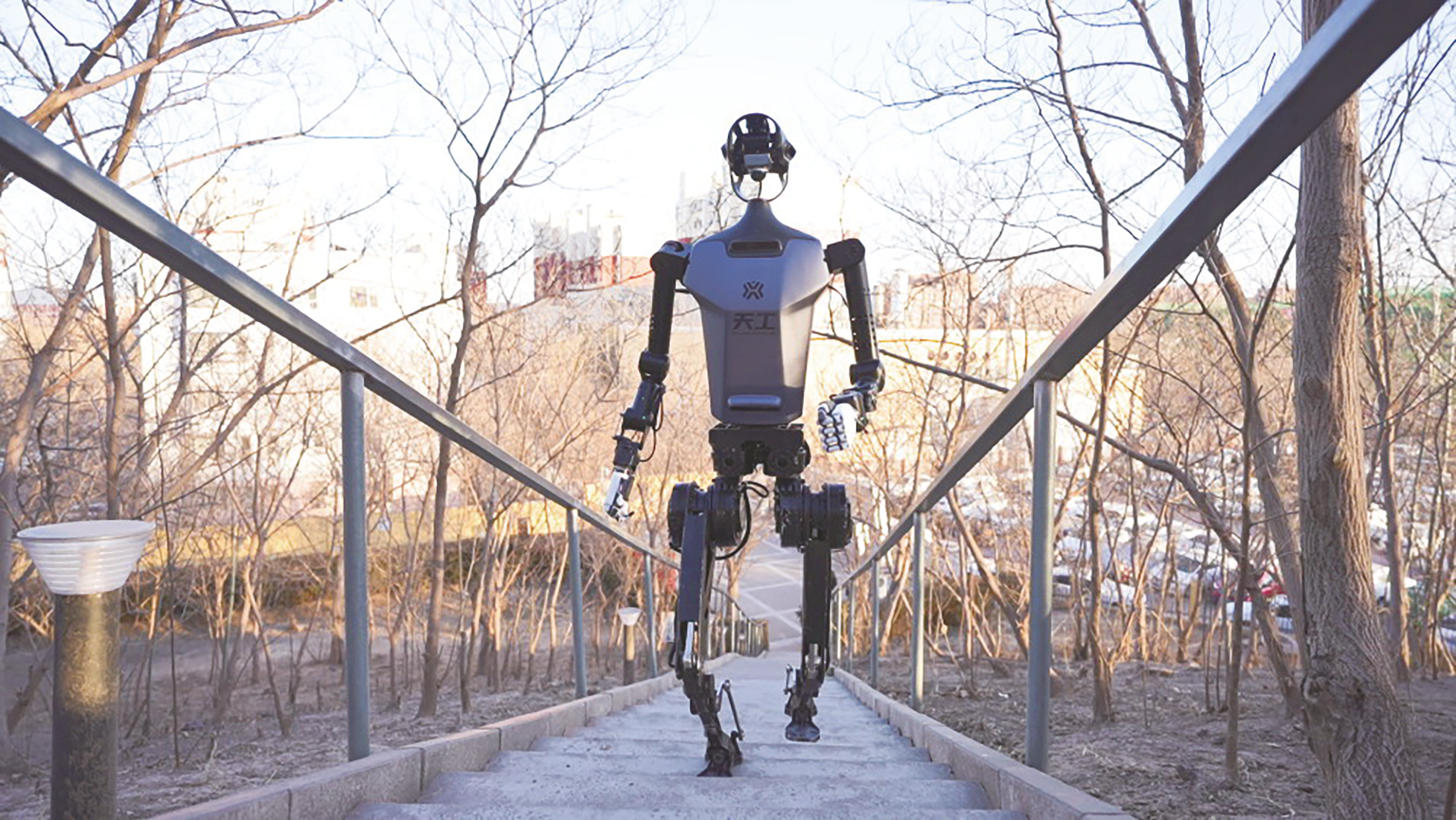 铁路成都东站来了个“机器人”