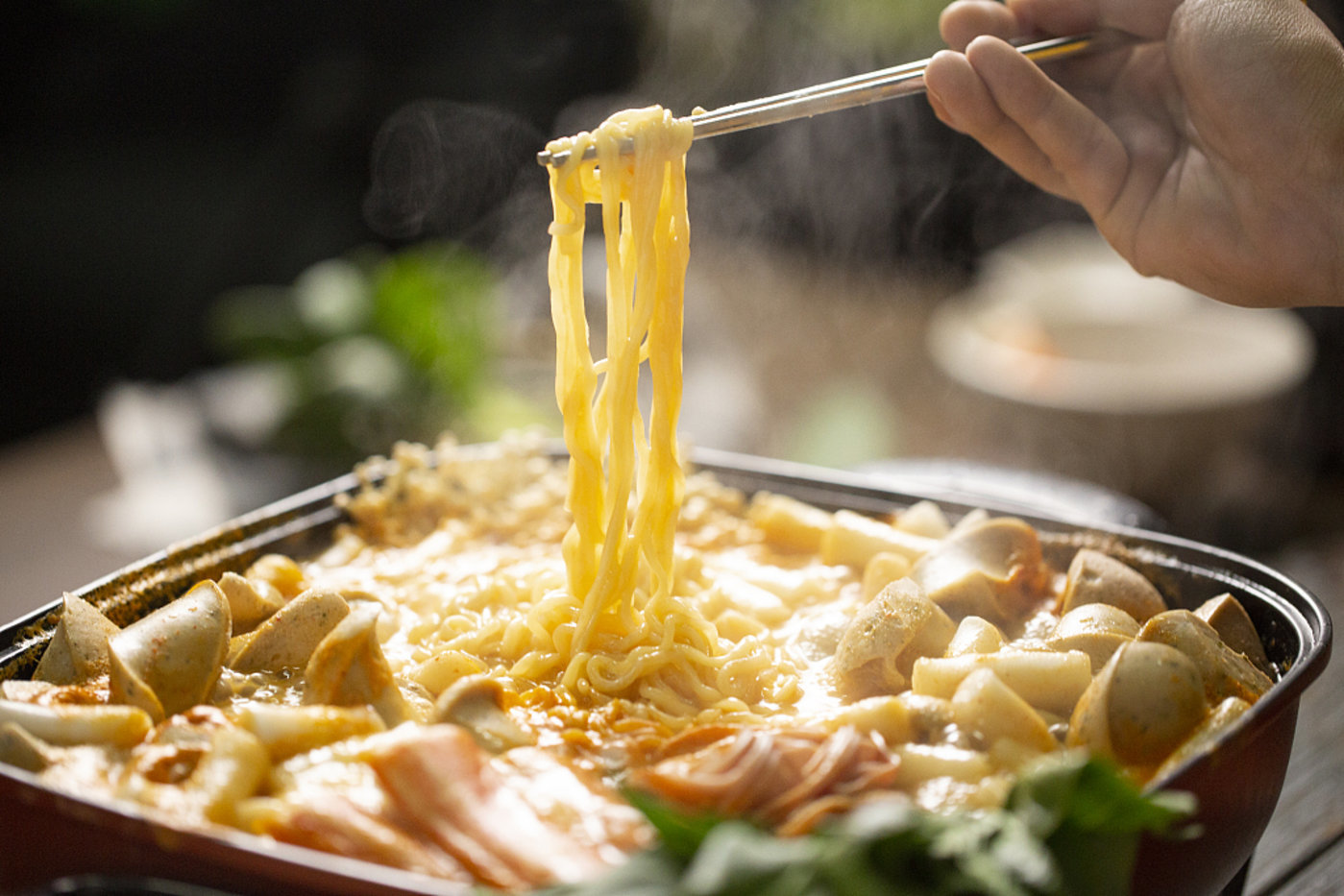 康比特获得实用新型专利授权：“一种自热食品封口设备”