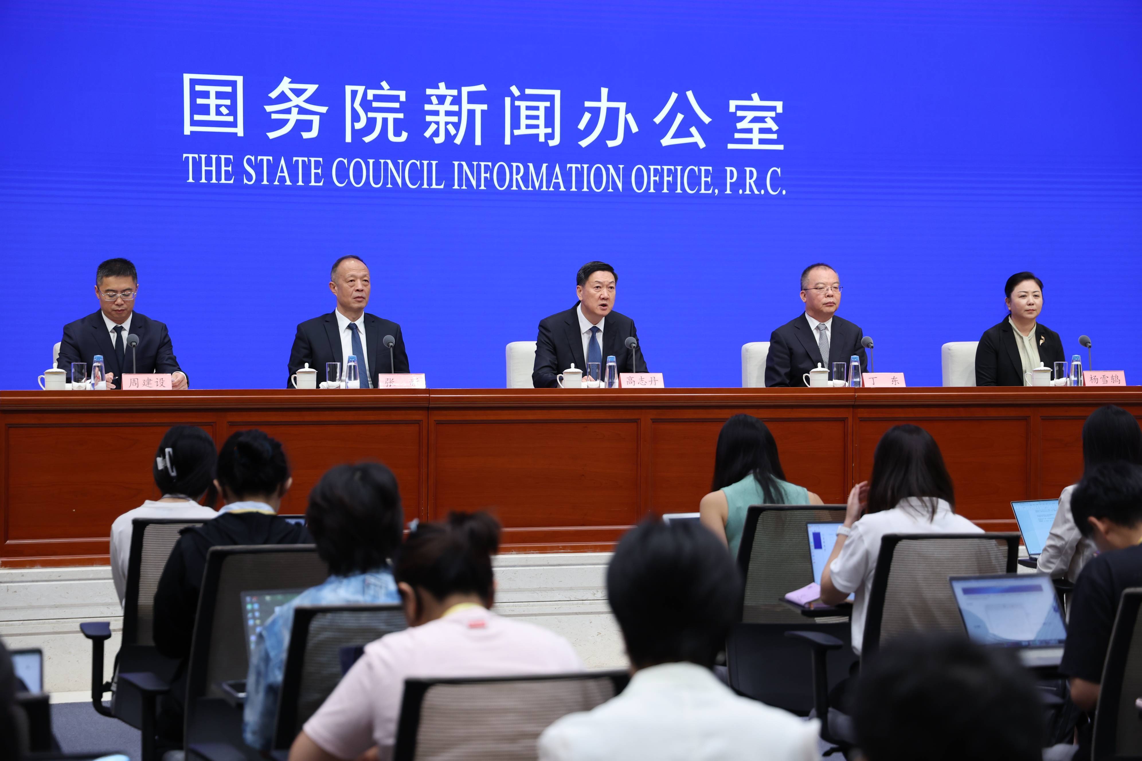 预告：国新办2月6日举行国务院政策例行吹风会 介绍《加快培育服务消费新增长点工作方案》有关情况