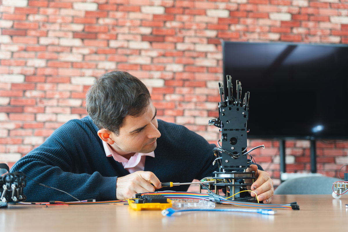 上海力争“十五五”期间工业机器人应用密度达600台每万人