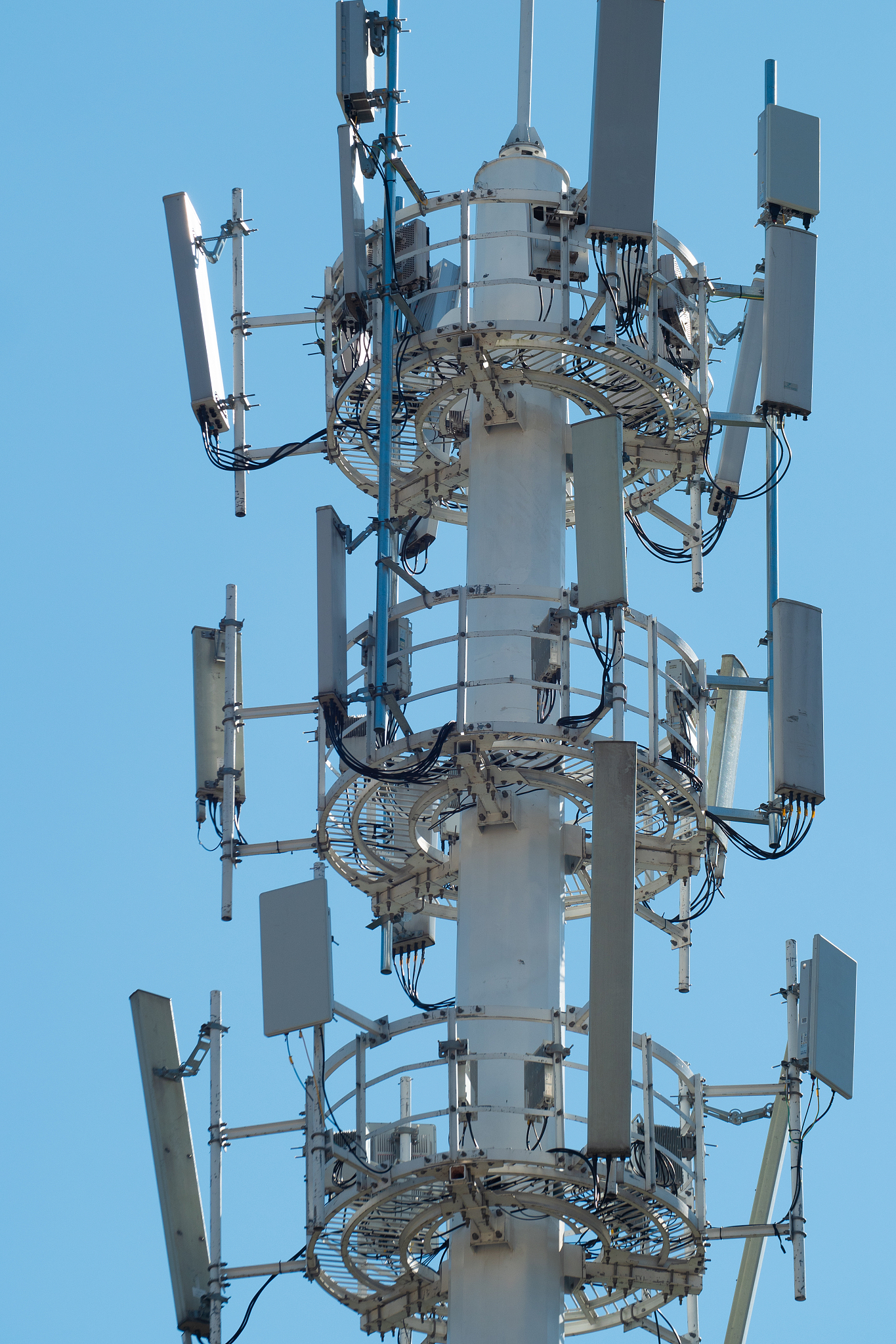 五部门：2027年低空公共航路 地面移动通信网覆盖率达90%以上