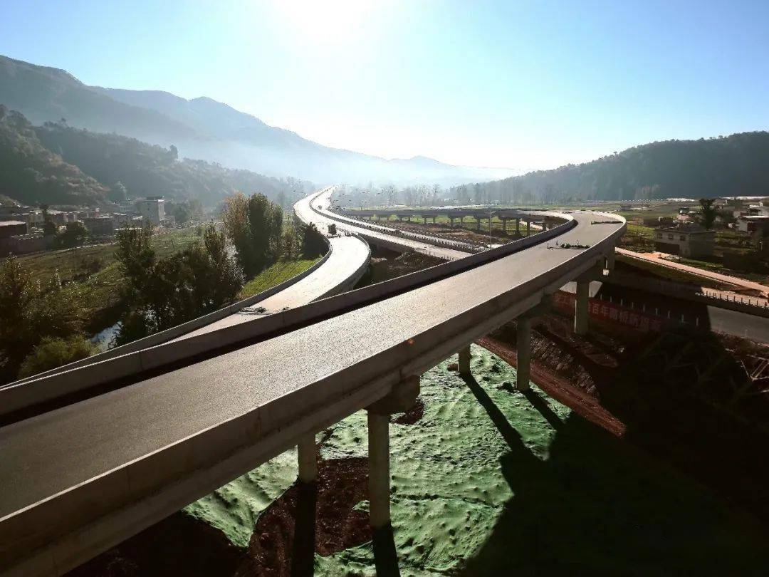 四川路桥：下属施工企业拟不超过13.95亿元参与项目投标