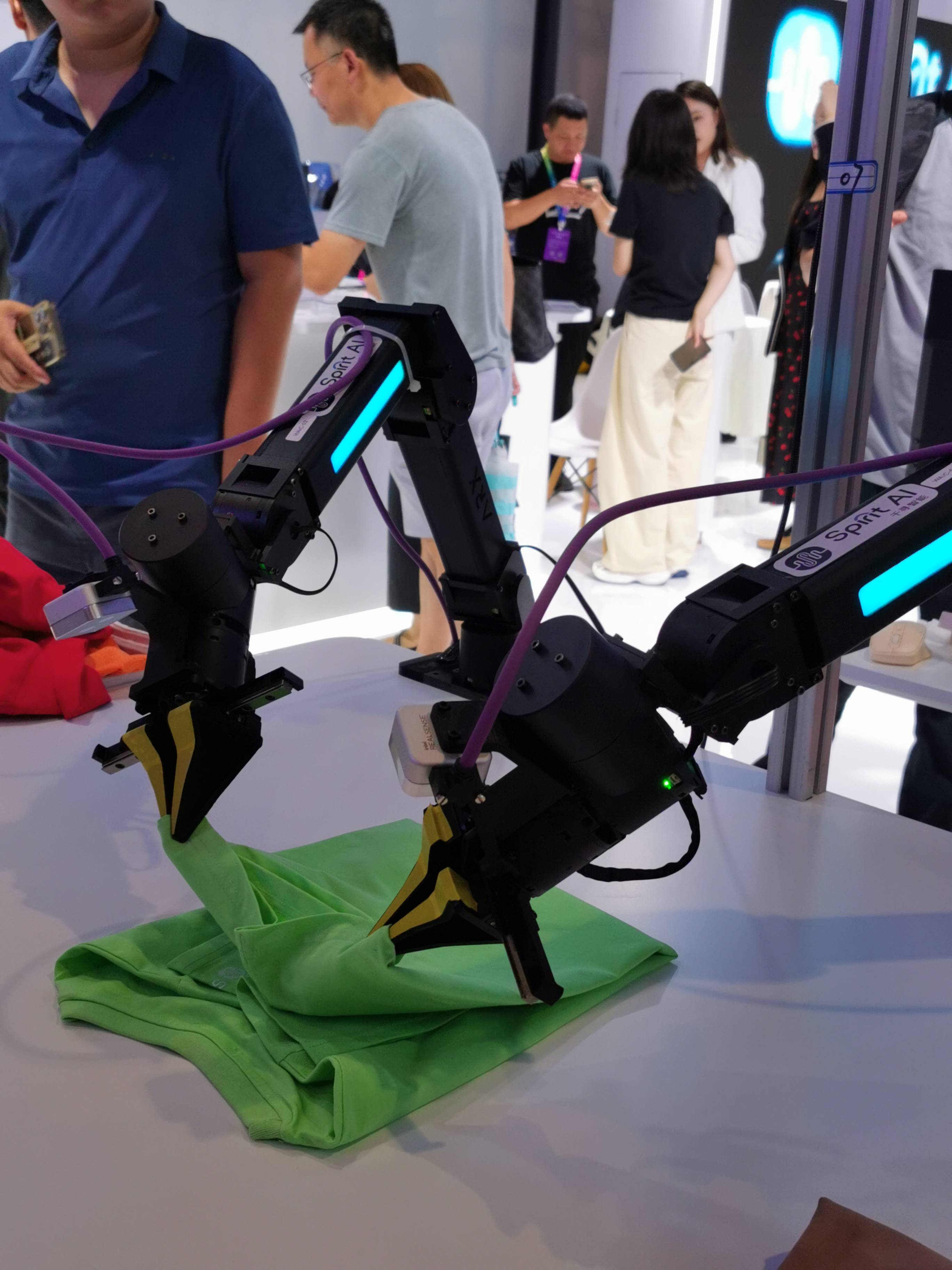 北京人形机器人创新中心公布新专利 可使机器人具备零样本自反思能力