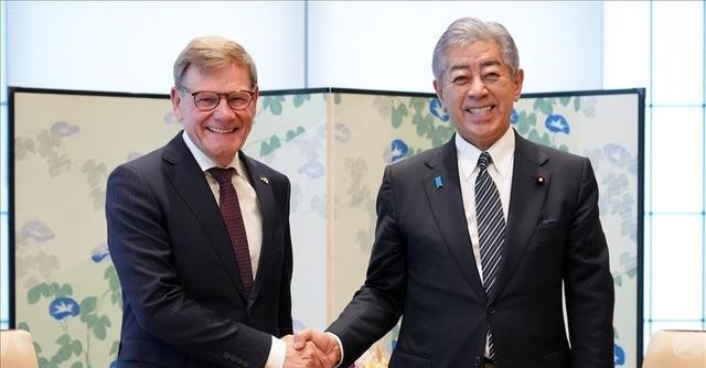 王毅会见德国外长瓦德富尔