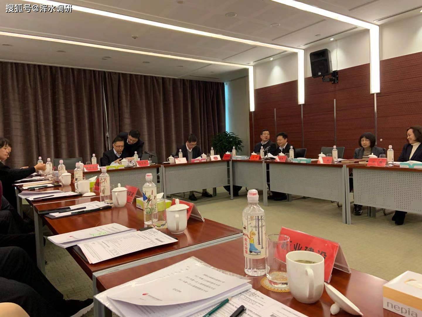 12月5日将操作1万亿元买断式逆回购；三季度银行办理非现金支付1503.36万亿元 | 金融早参