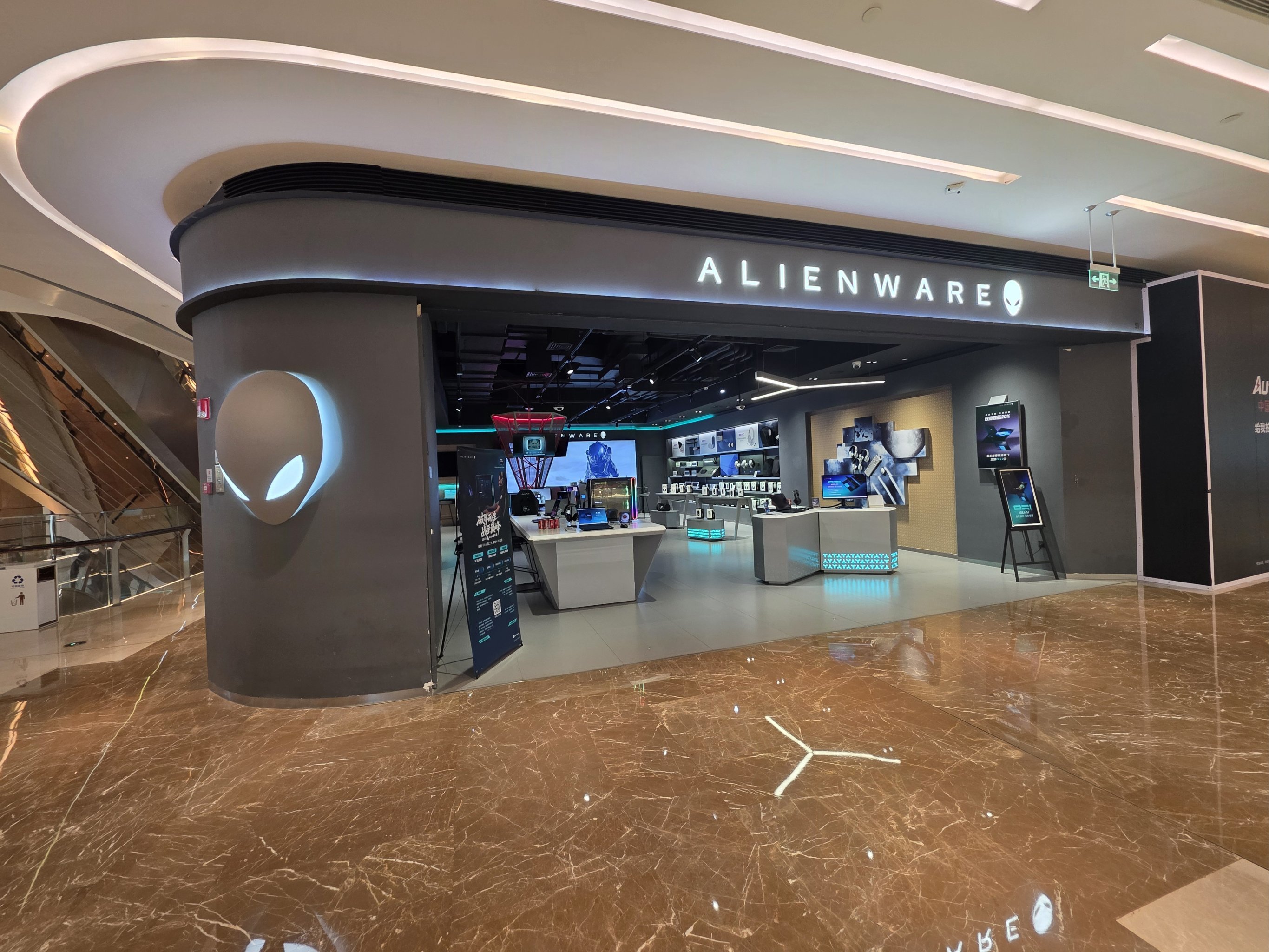 全球首家机器人9S店对外开放