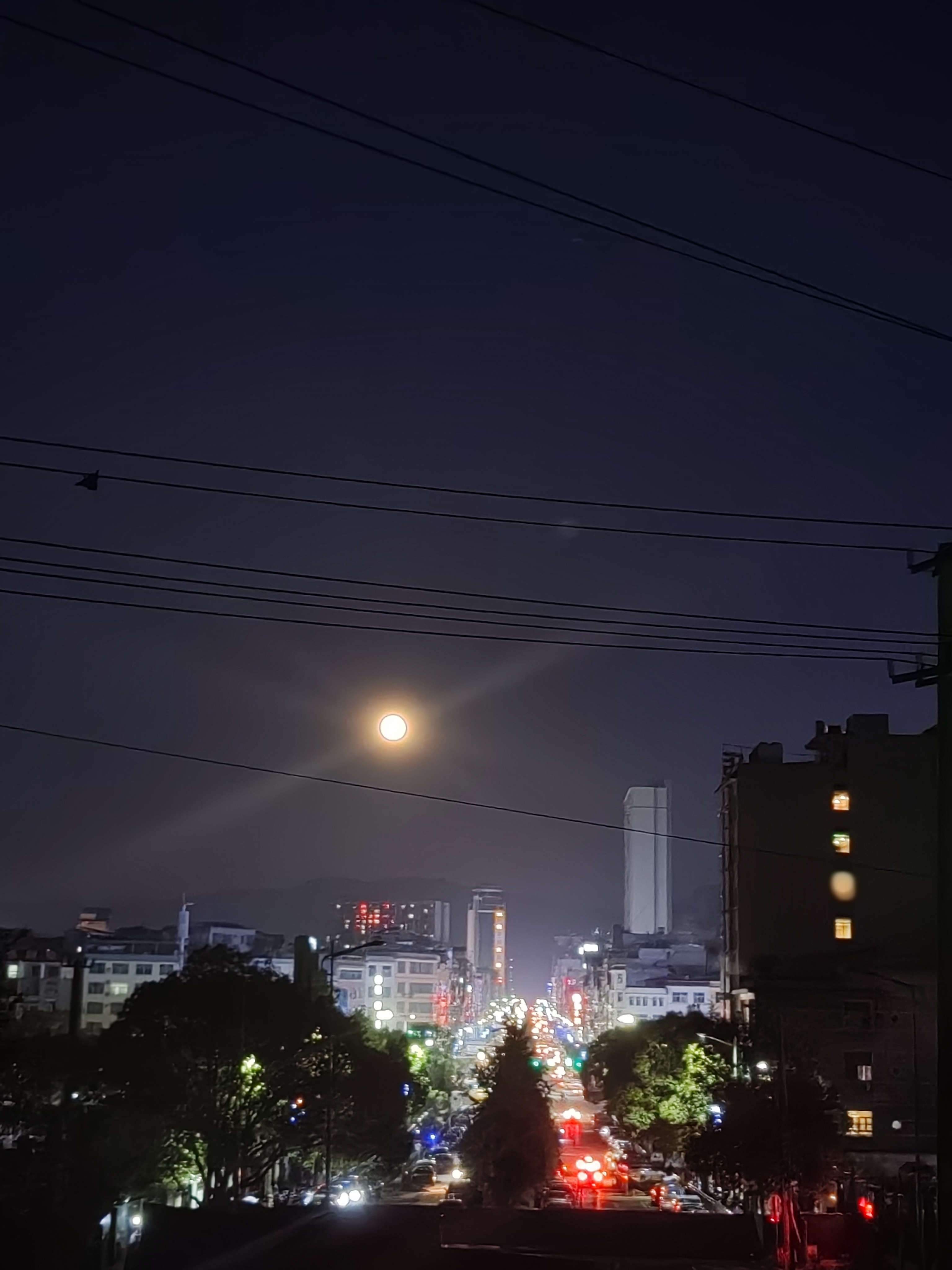 国产手机里的月亮比较圆