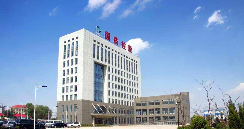 华西股份获得发明专利授权:“一种用于冷热双模全天候热管理的三明治结构功能织物及其应用”