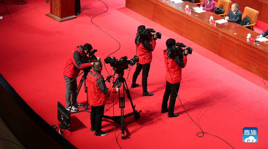 两会新华鲜报｜“接”入未来！脑机接口首入政府工作报告