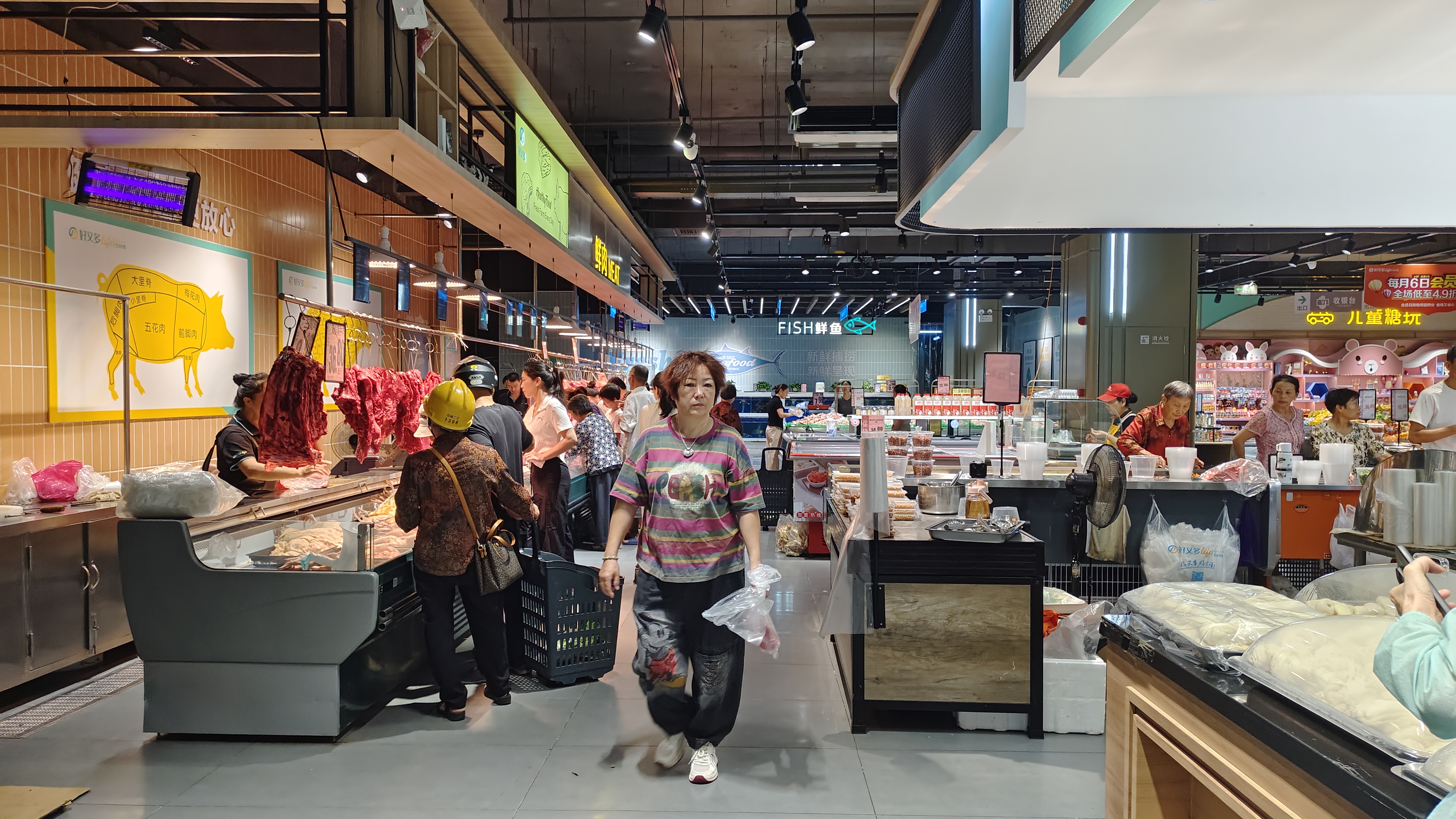 全国人大代表、万事利集团董事长屠红燕：让AI唤醒传统产业“新丝路”