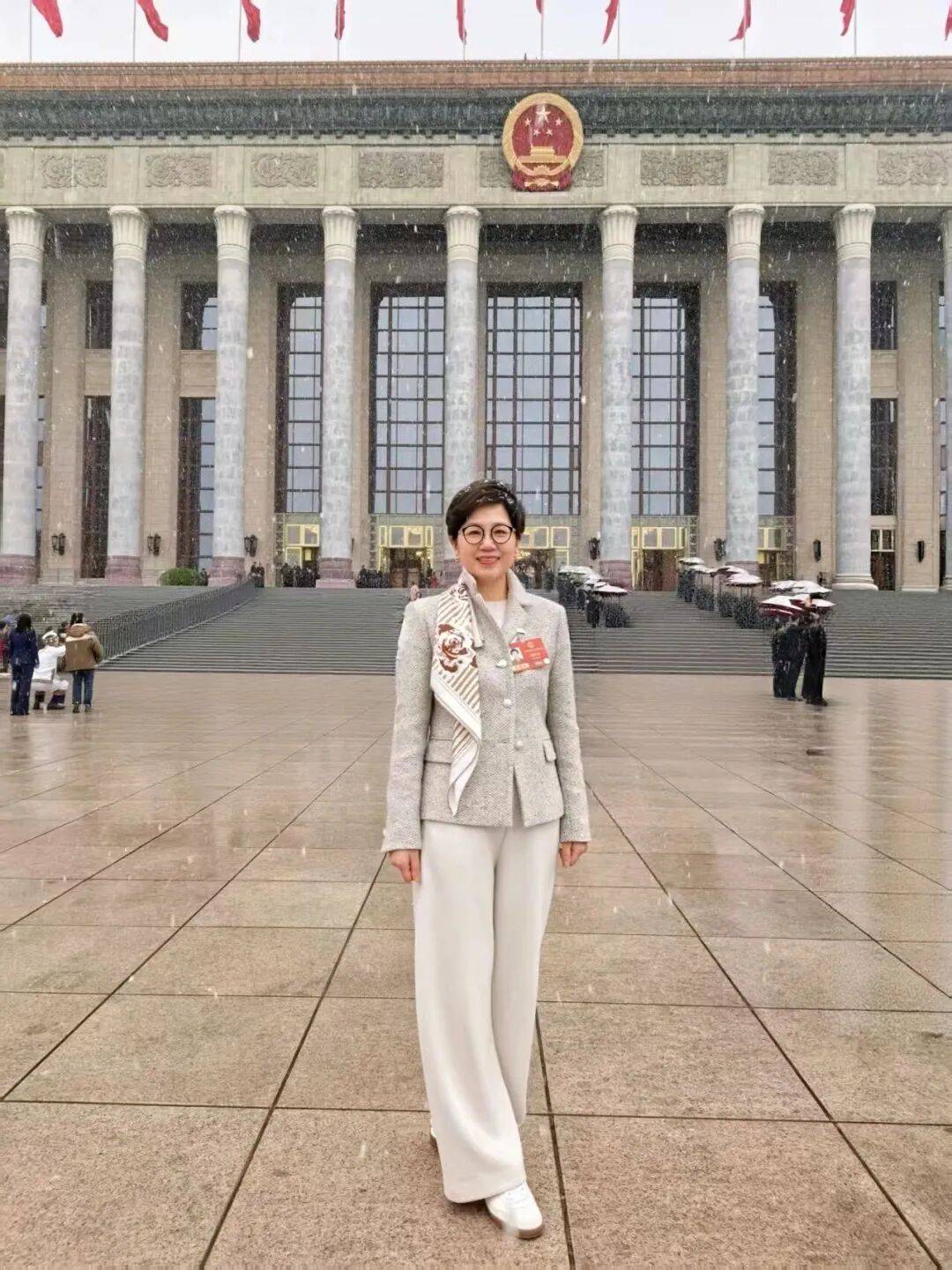 全国人大代表、万事利集团董事长屠红燕：让AI唤醒传统产业“新丝路”