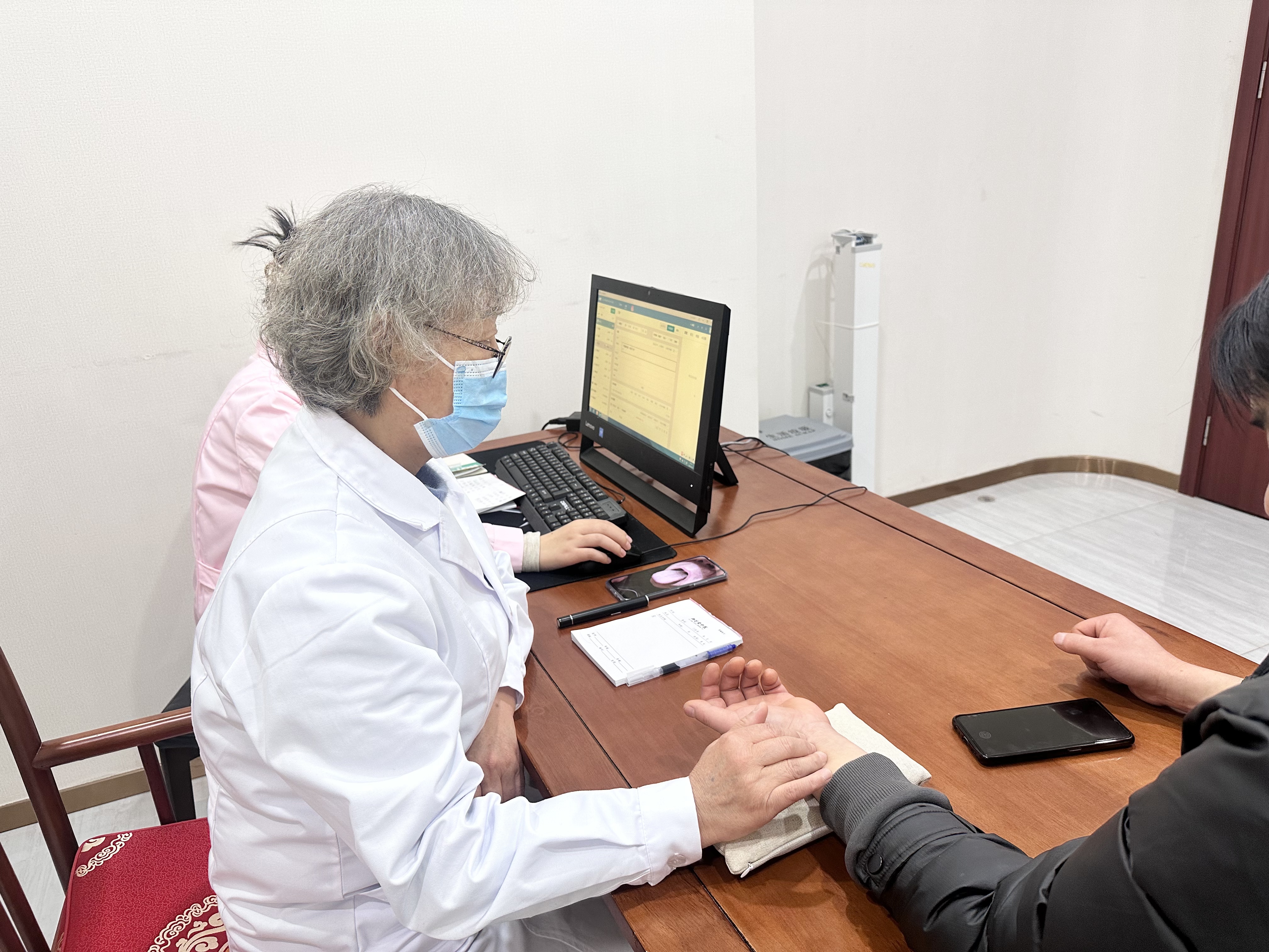 全国人大代表于金明：医生不能只靠论文给人看病