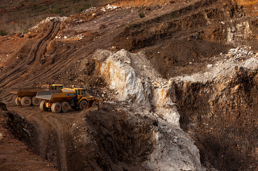 宝胜股份：2025年亏损4388.84万元 同比亏幅缩窄