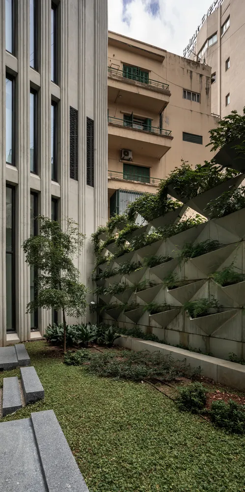 浙江永强获得实用新型专利授权：“一种平移式百叶结构以及百叶遮阳篷”