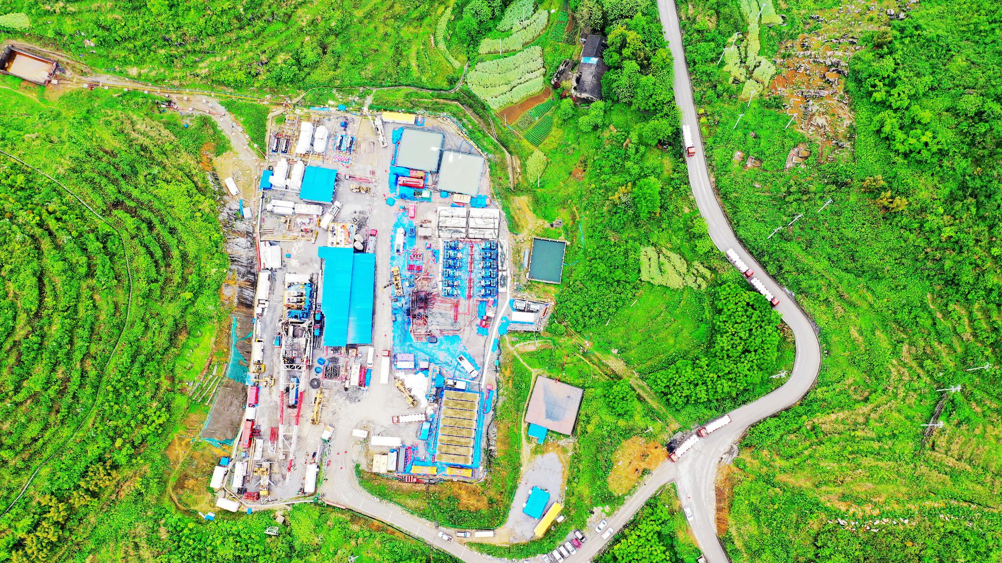 中国石化获得实用新型专利授权：“一种油气井口挡板、油气井及井场”