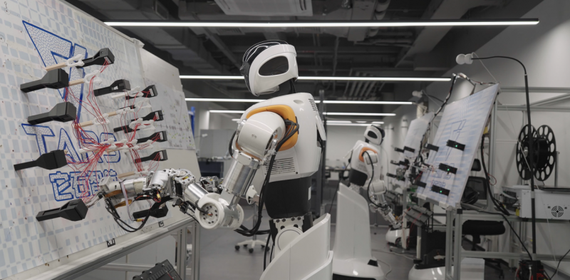 它石智航AWE线下首秀 靠“干活”获吉尼斯世界纪录称号