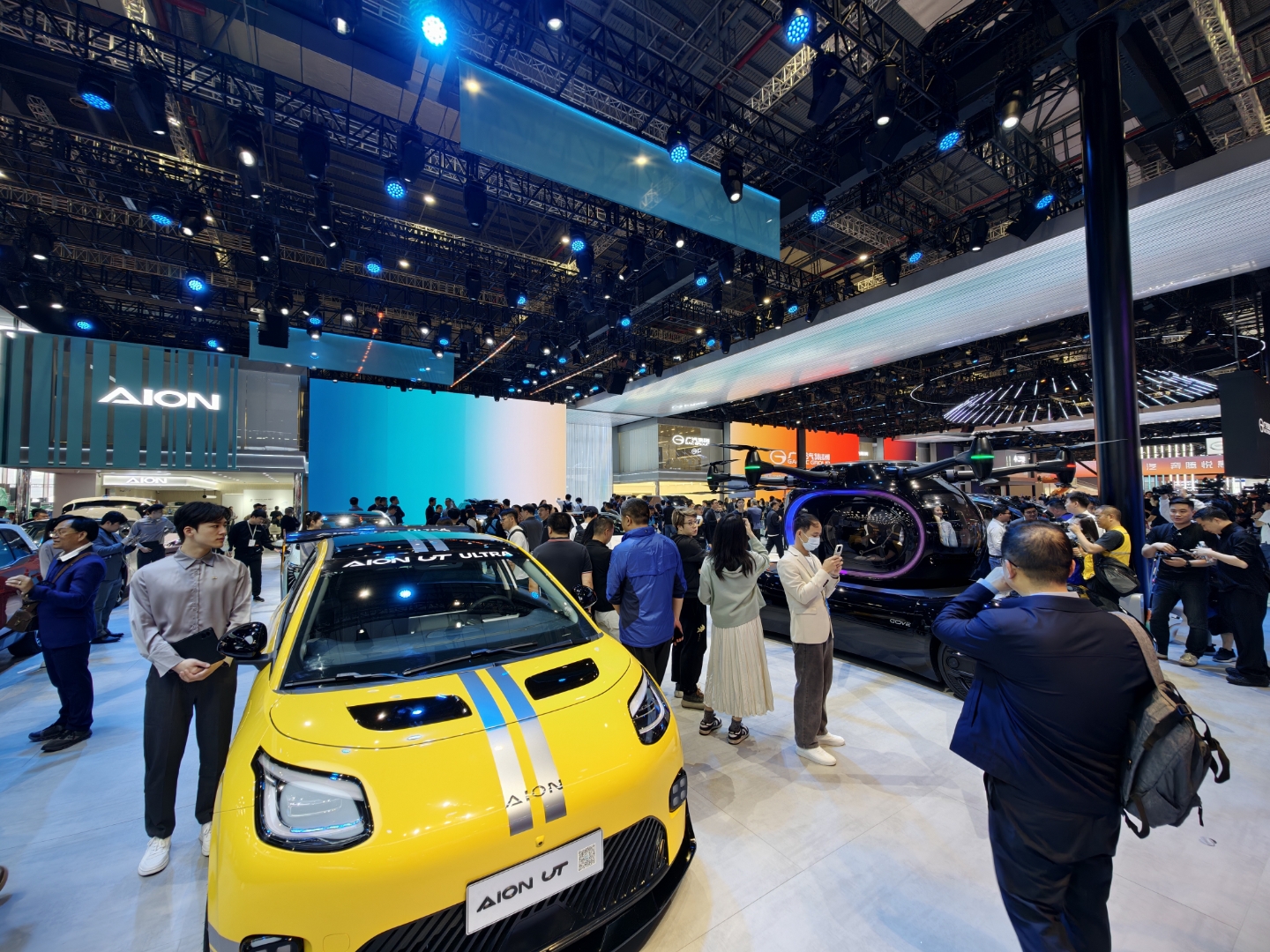 冲咖啡、造汽车、街头巡逻 大湾区具身机器人产业驶入商业化快车道