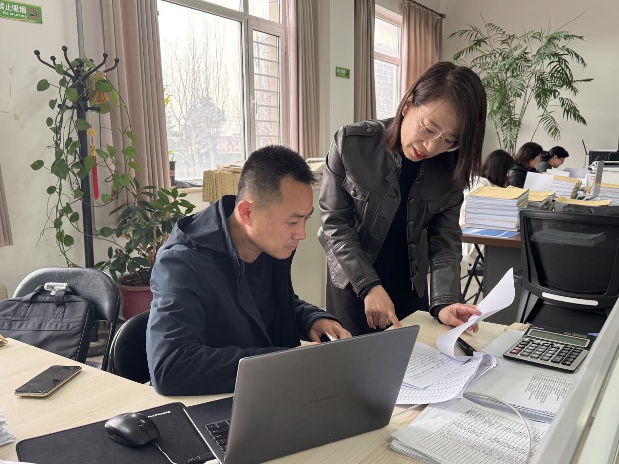 首批137台“黄机”抵利：政府力推道路基建，执行效能成治理大考