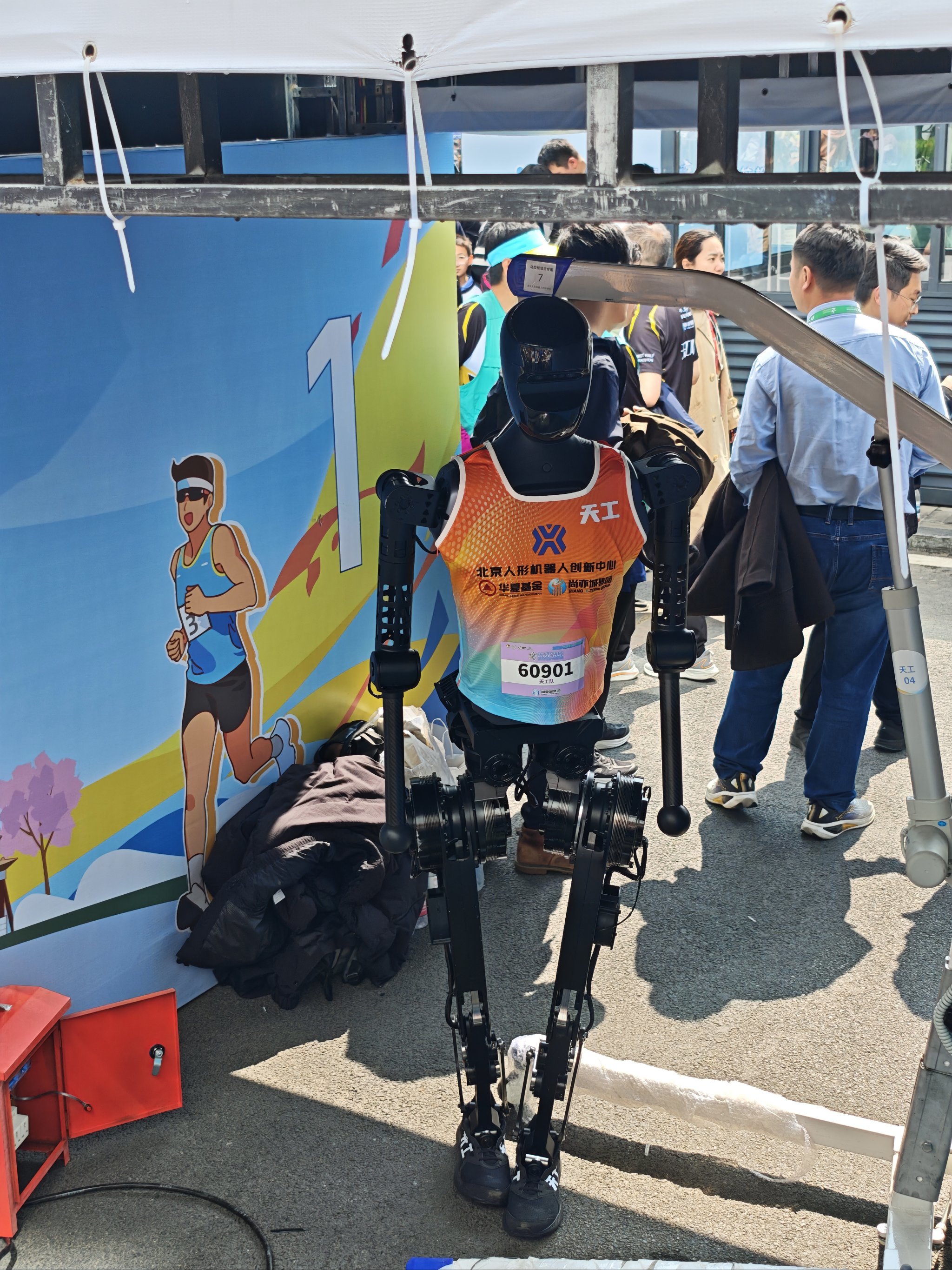 人形机器人半马比赛将挑战人类冠军