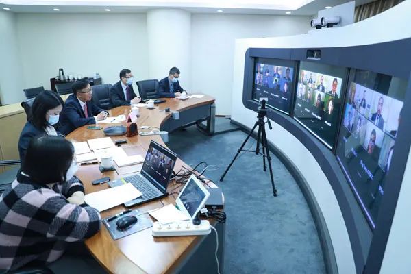 外交部领事司司长龙舟会见俄罗斯驻广州总领事捷普洛夫