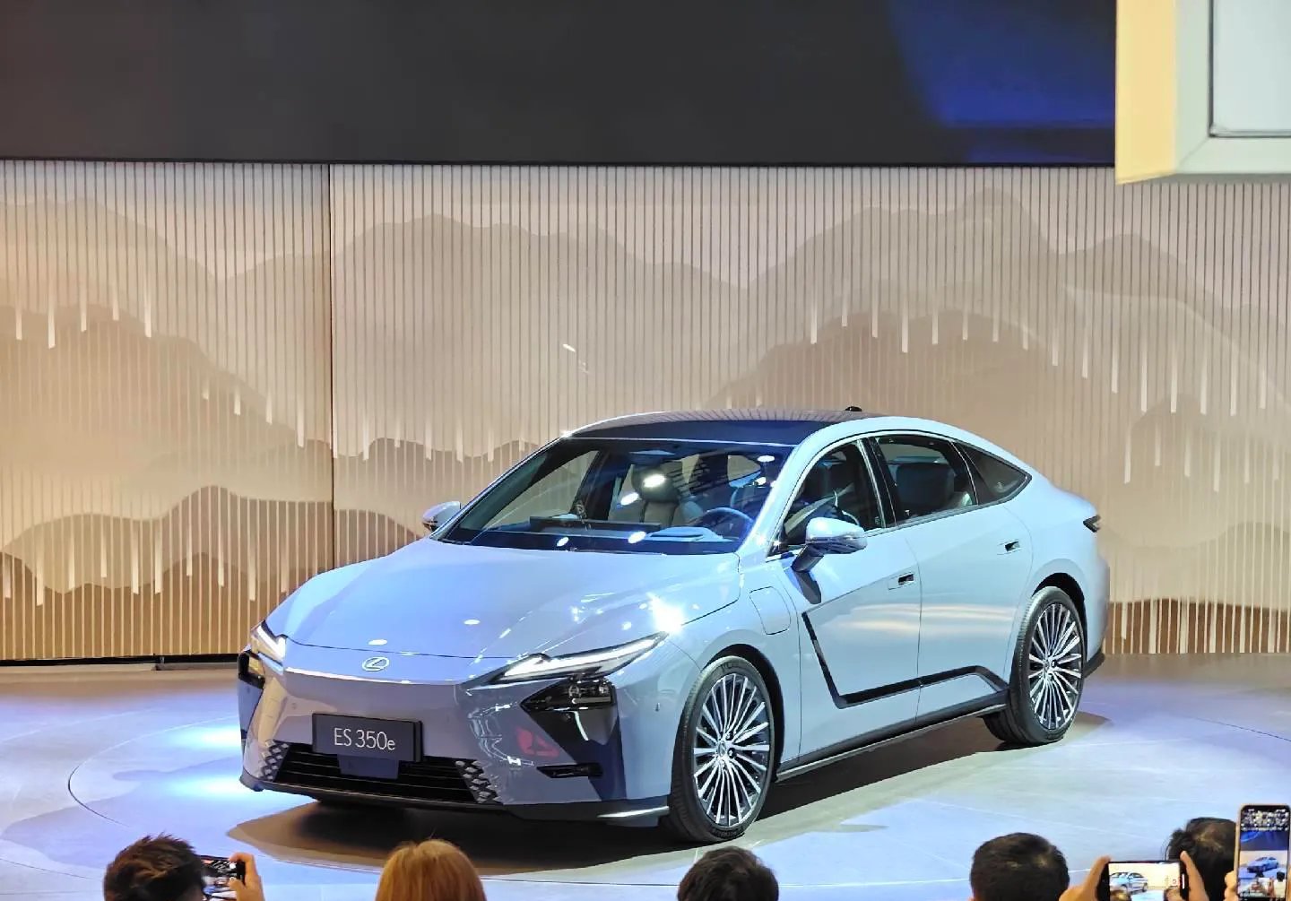 雷克萨斯全新一代ES开启预售：30.88万元起，纯电版将至加码电气化转型
