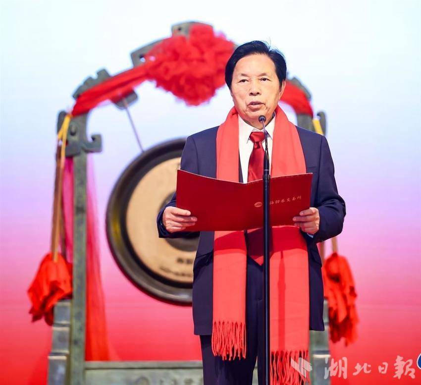 源杰科技涨停 25只科创板股涨超5%