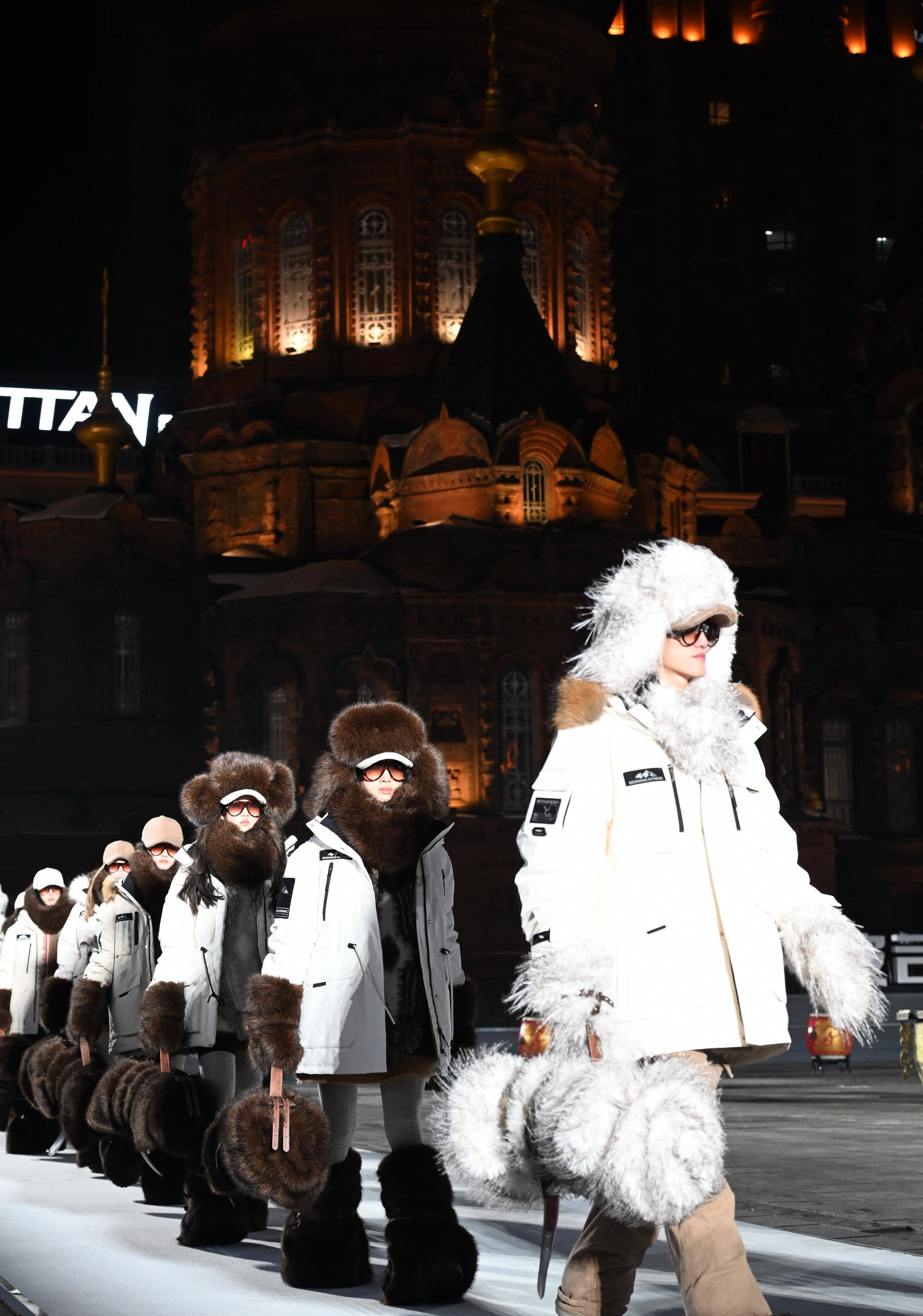 亚布力观察｜滑雪先学刹车，机器人得努力学暂停