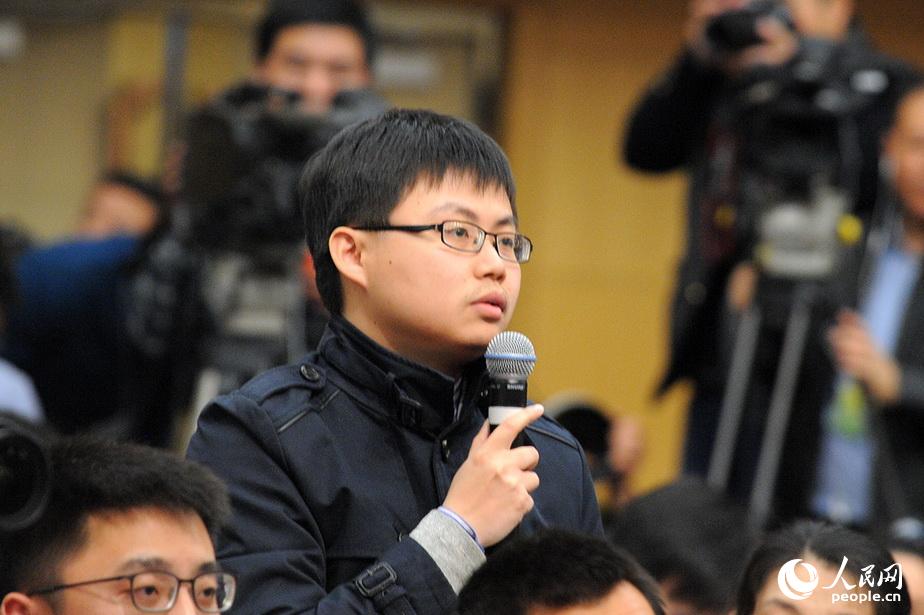 国家外汇管理局局长朱鹤新会见新加坡金管局副行长梁新松