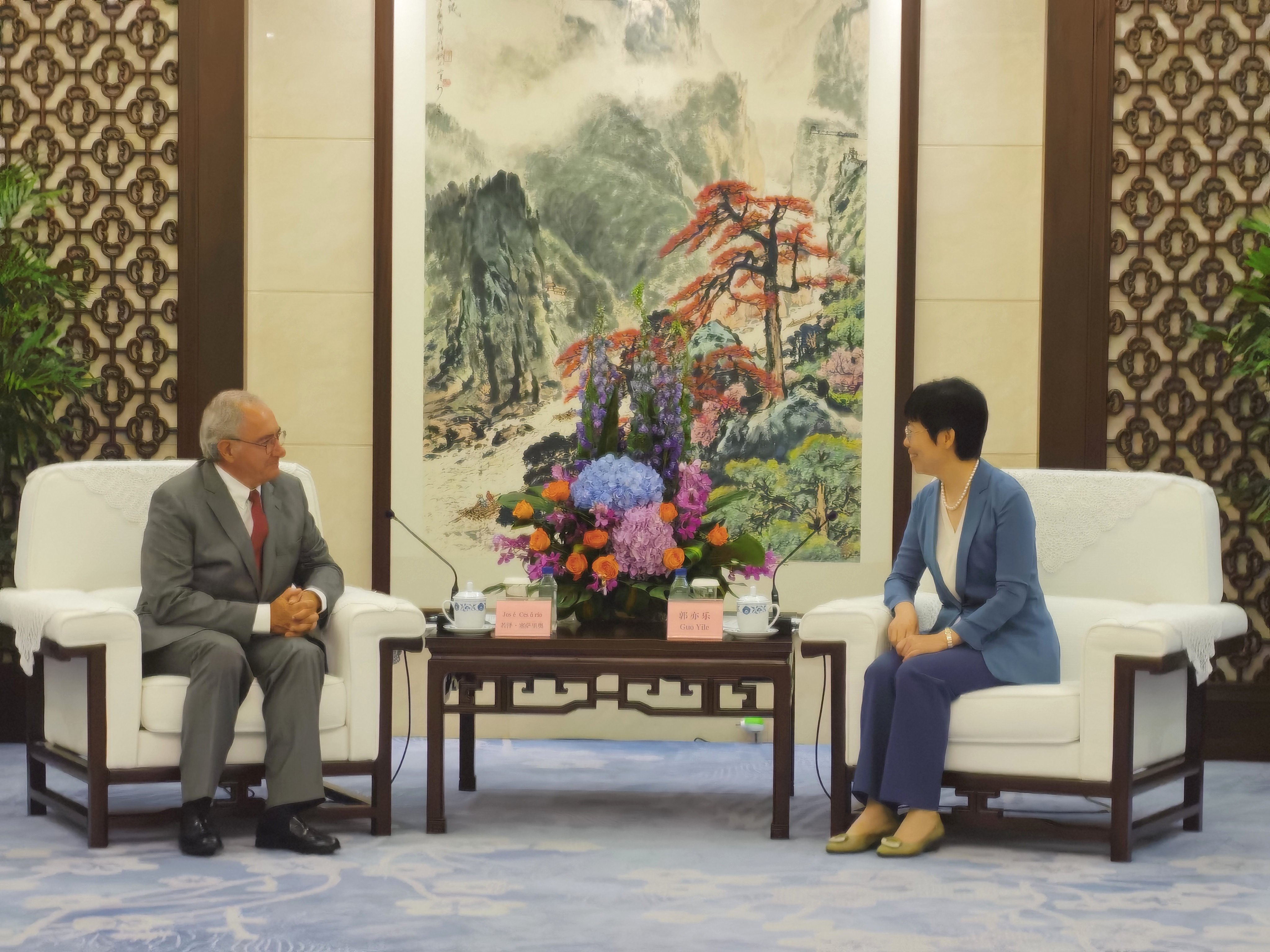 驻非盟使团团长蒋烽大使会见非盟委员会经贸委员贝洛贝