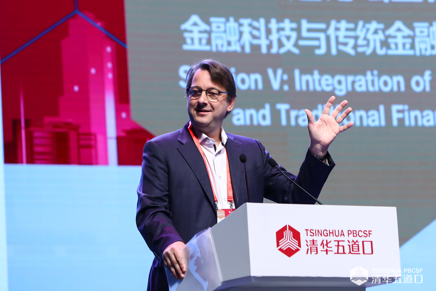 陆金所控股:陈东起辞任公司总经理