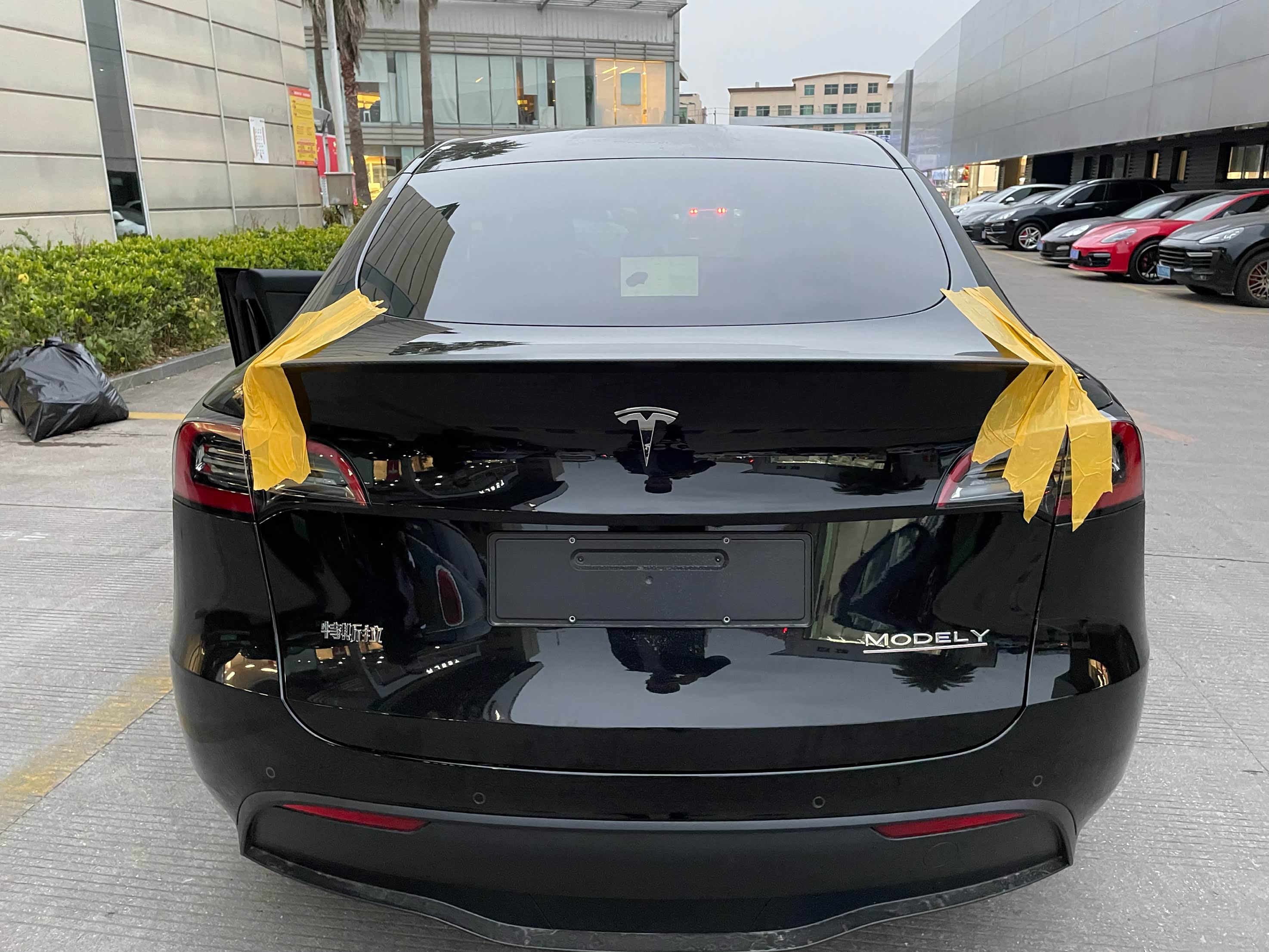 【财闻联播】多家品牌金饰克价逼近1400元！Model 3标准版在华上市？特斯拉回应